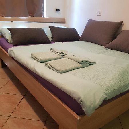 Apartmani Petra Pula Buitenkant foto