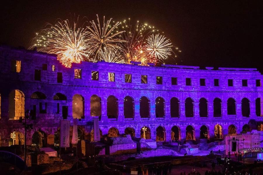 Apartmani Petra Pula Buitenkant foto