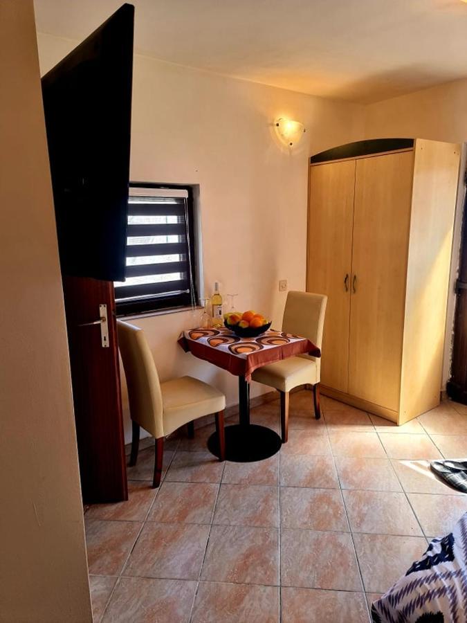 Apartmani Petra Pula Buitenkant foto