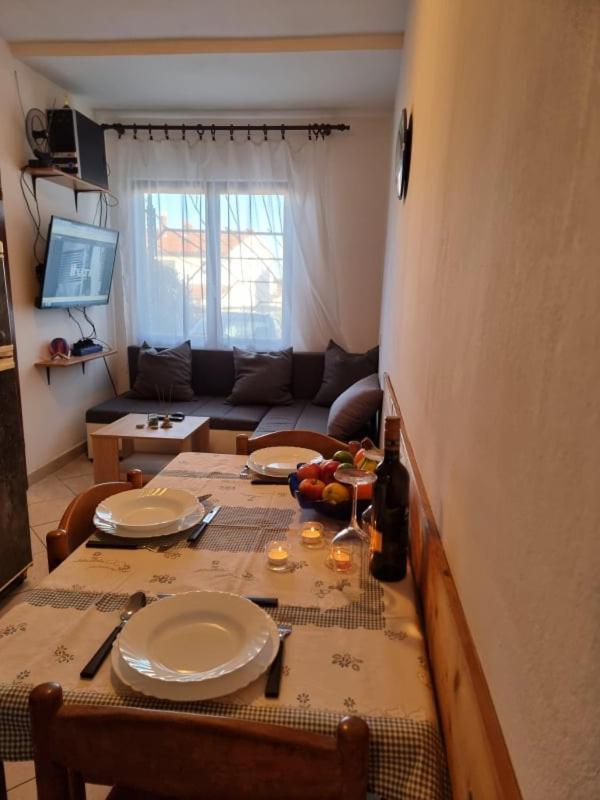 Apartmani Petra Pula Buitenkant foto