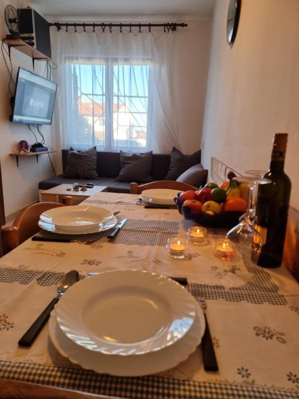 Apartmani Petra Pula Buitenkant foto