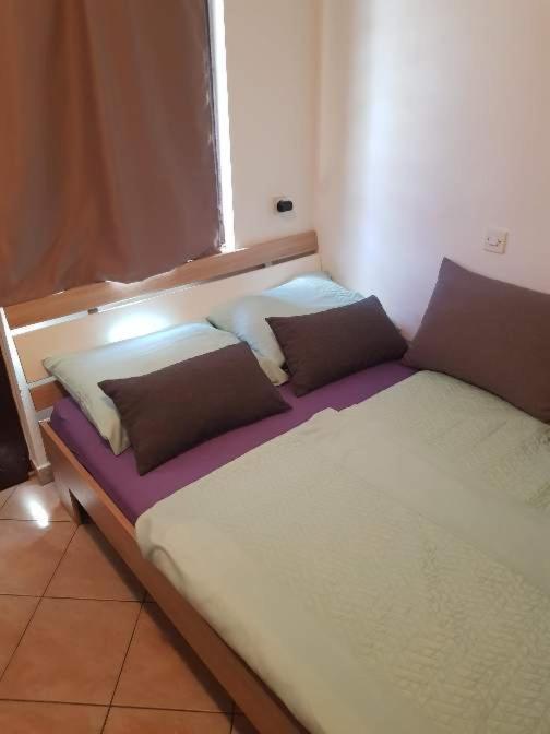 Apartmani Petra Pula Buitenkant foto