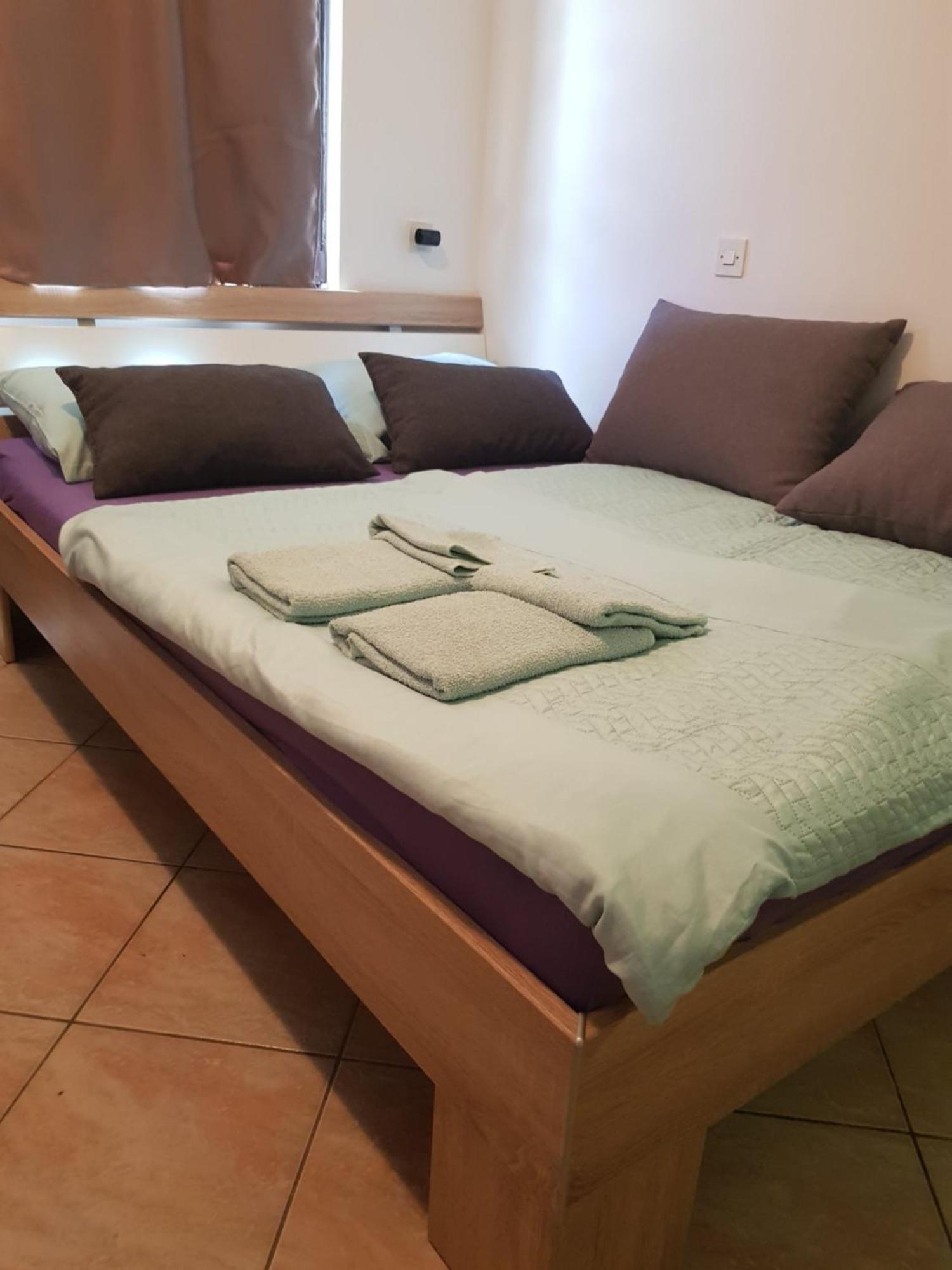 Apartmani Petra Pula Buitenkant foto